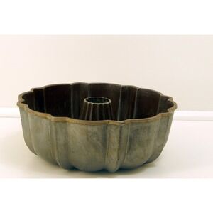 Vintage Northland Heavy Cast Aluminum Fluted Tube Bundt Cake Pan/Jello Mold